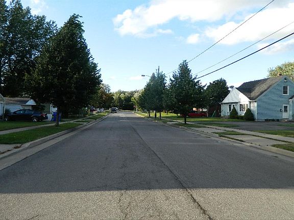 4th image of 15 Dorr St