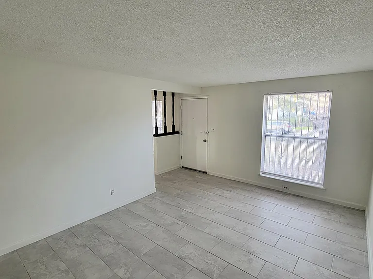 2310 Cumbre Negra St — Photo 3
