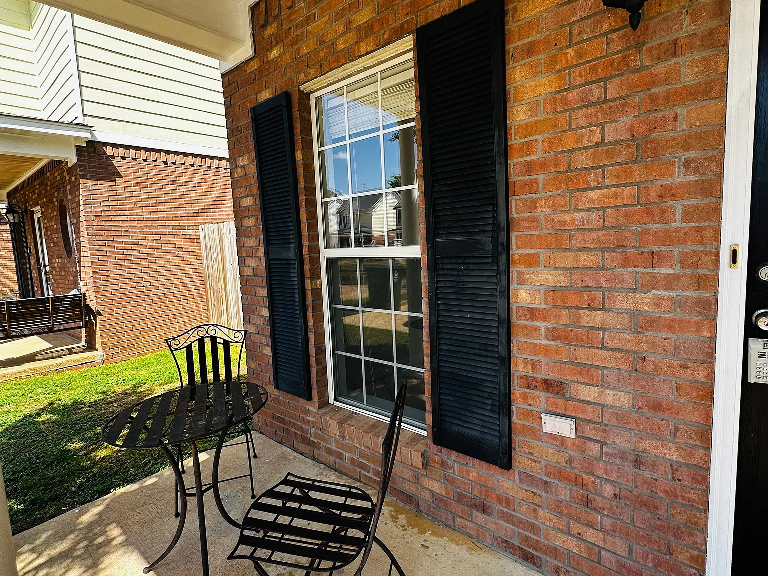 2 bed, 2.5 bath, 1200 sqft, $2,000 — Photo 3