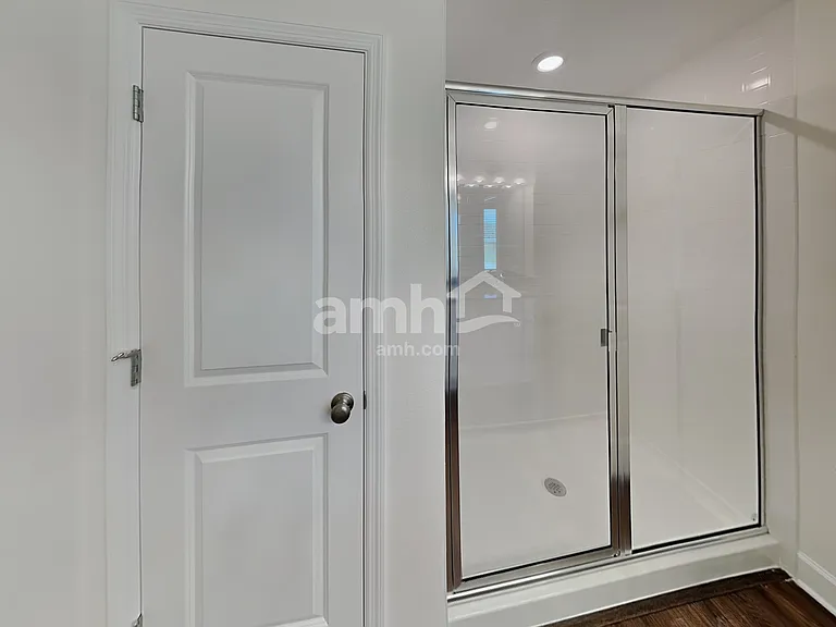 1018 Walden Pond Dr — Photo 18