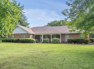 135 Saddle Lake Dr, Roswell, GA 30076