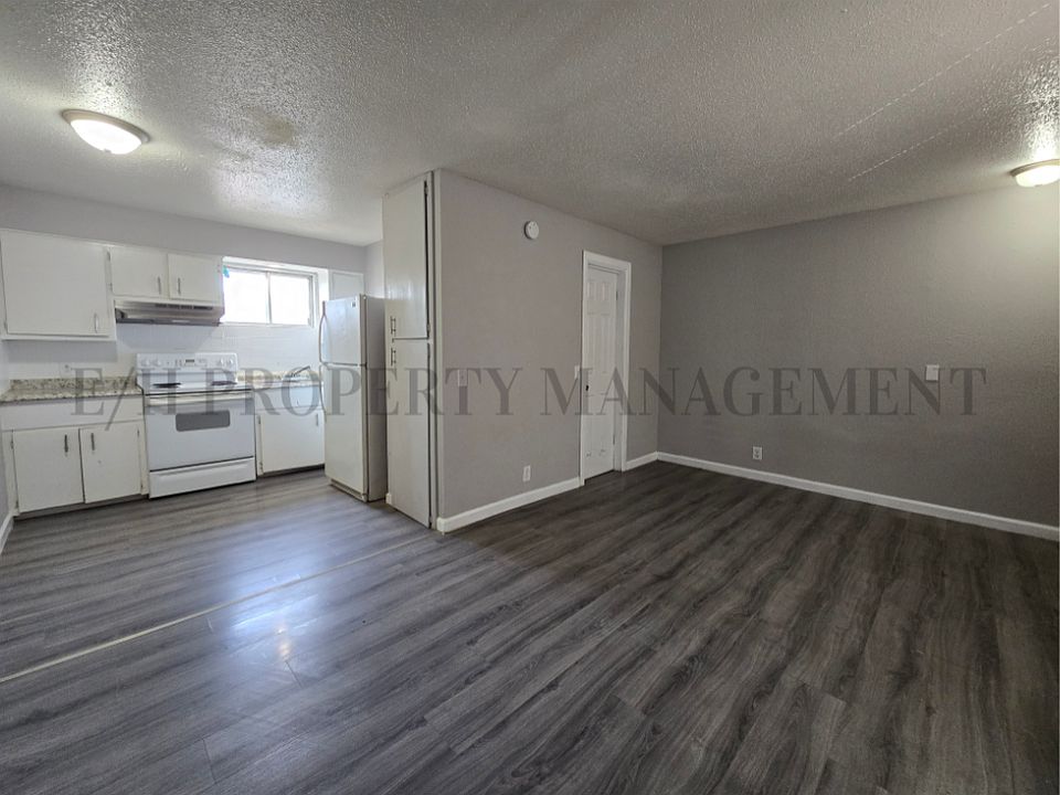 1st image of 1916-1924 S Broadway St #29
