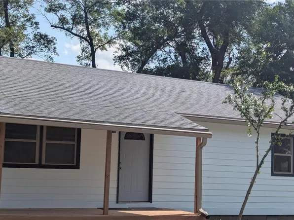 925 E 21st Ter, Lawrence, KS 66046