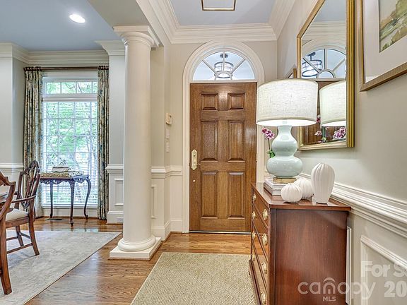 2nd image of 525 Queens Rd