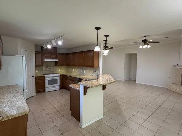 1102 Crested Point Ct, College Station, TX 77845
