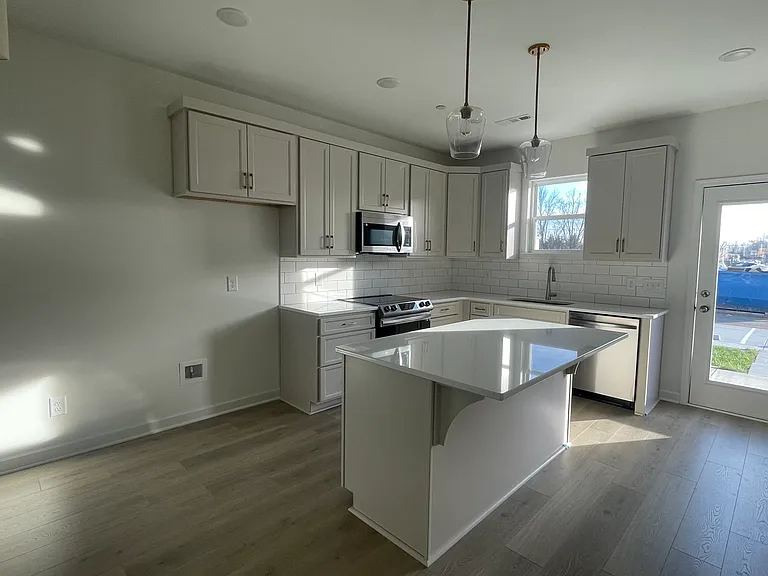 153 Bess Blvd — Photo 4