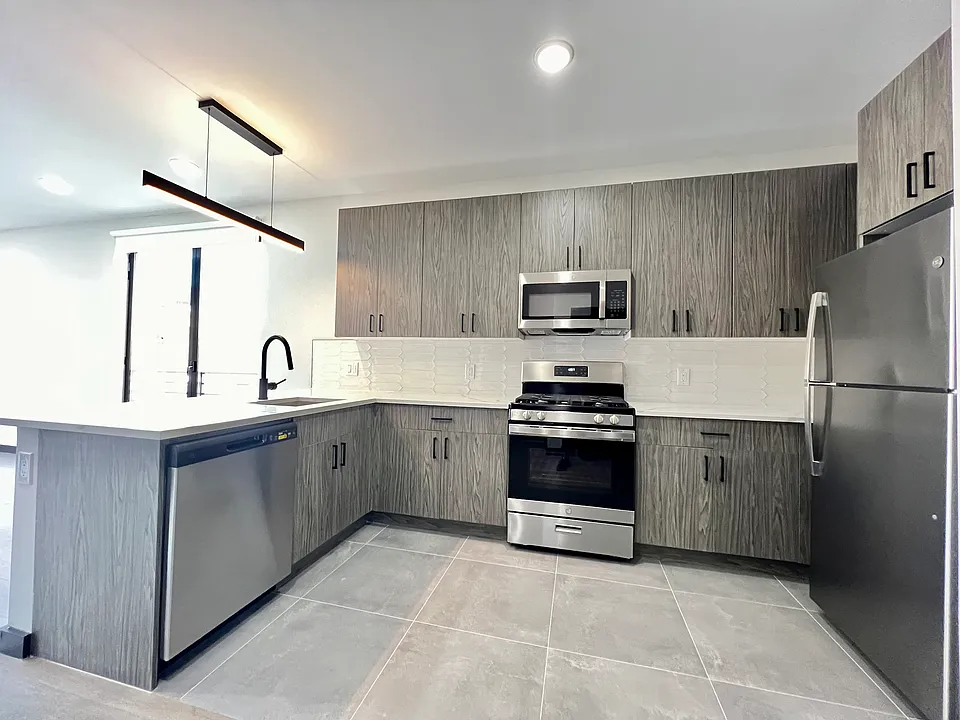 106 Sackett St #304