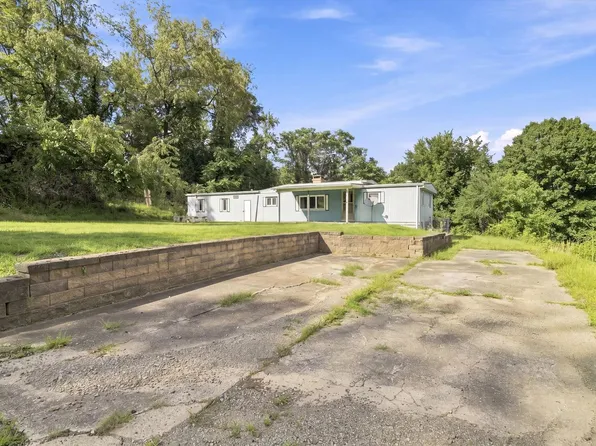 4375 Jolene Ln, New Kensington, PA 15068