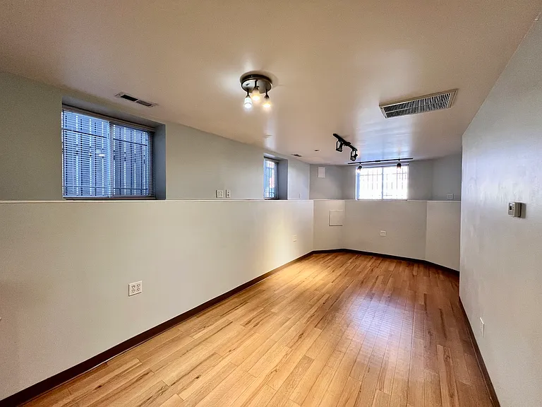 2915 N Lawndale Ave #0 — Photo 3