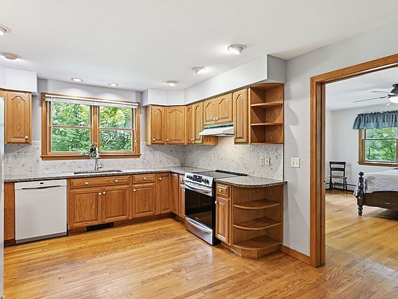 4th image of 232 Gold St