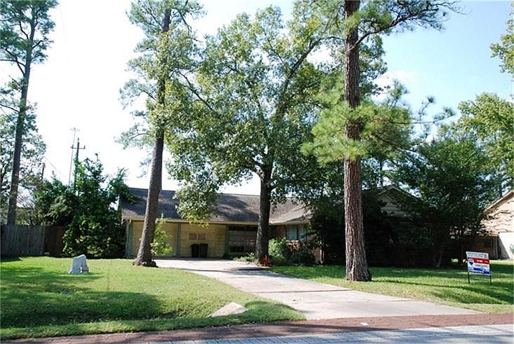 1st image of 26811 Westwood Dr