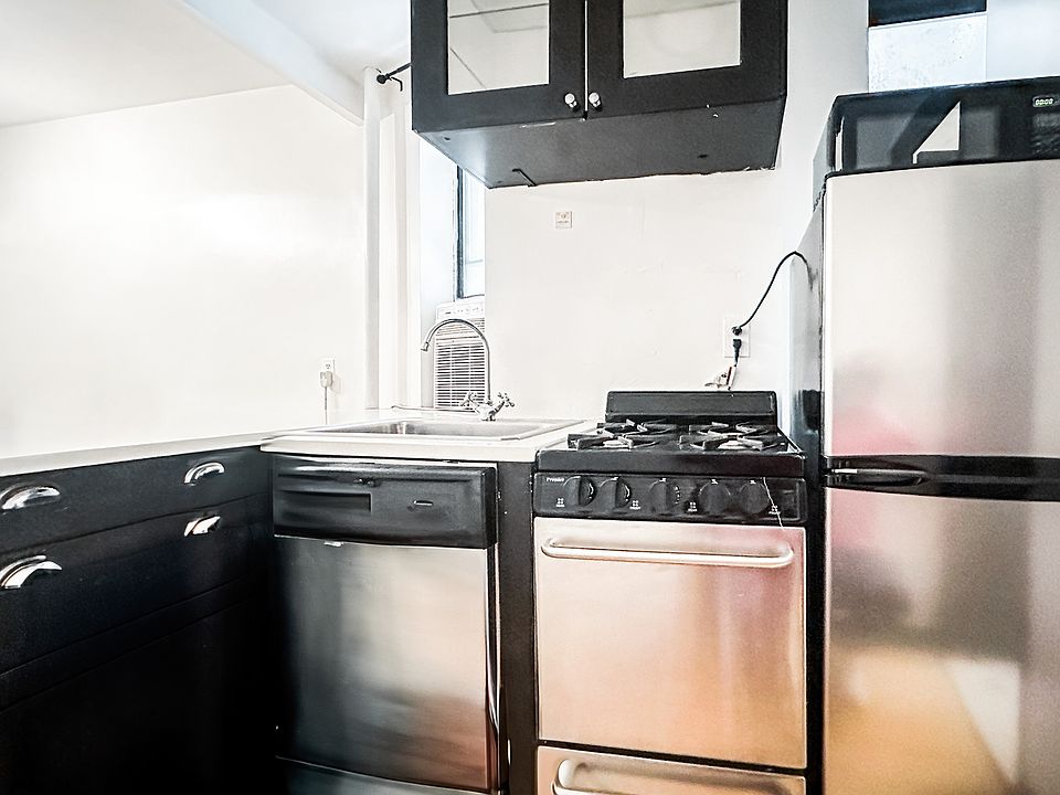 2nd image of 354 E 78th St APT 3A