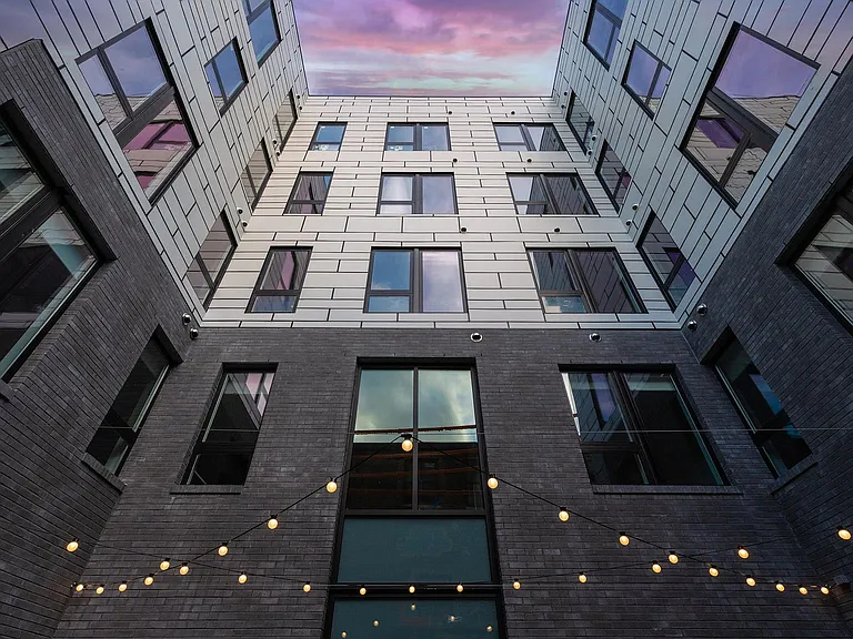102 W Berks St — Photo 14