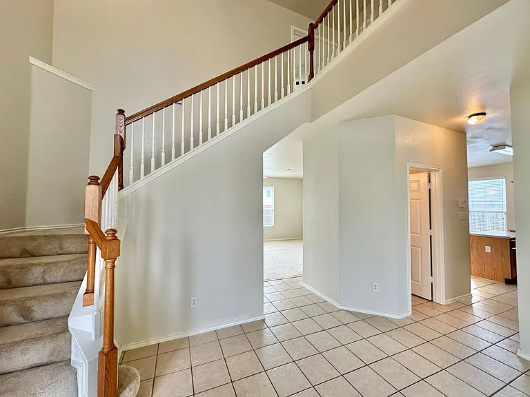 1806 Lobrecht Ct — Photo 2