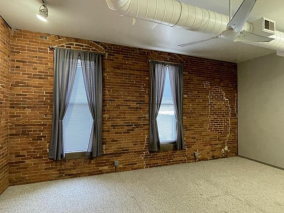 3rd image of 146 S Market St Ste 250
