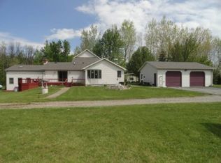 7165 Hackett Rd, Freeland, MI 48623
