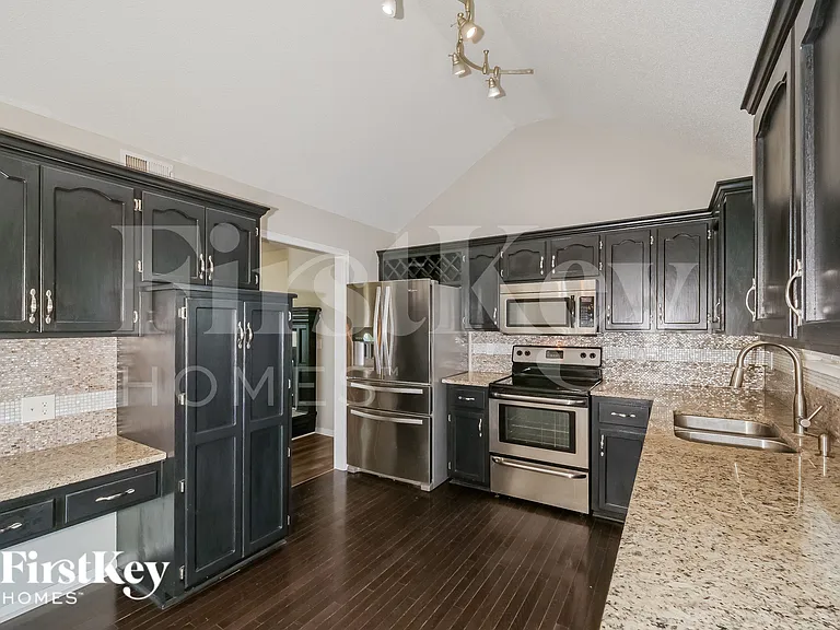 1603 Roberta Dr — Photo 6