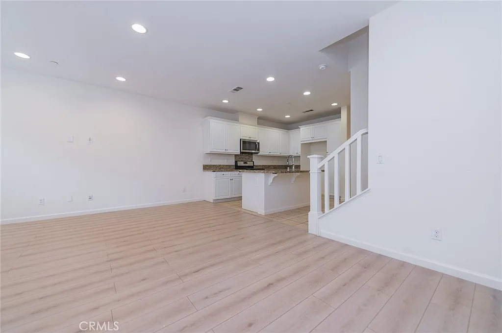 3 bed, 1580 sqft, $2,950 — Photo 4