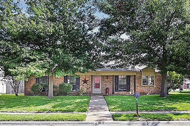 1st image of 1010 Melissa Ln