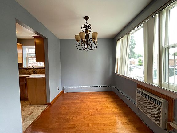 3rd image of 1044 Huntington Ave