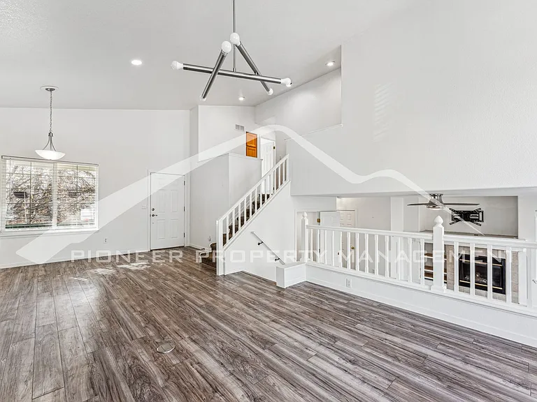 802 Timothy Dr — Photo 4