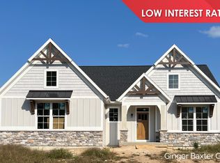 2020 Fallasburg Park Dr, Lowell, MI 49331