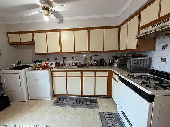 3rd image of 34 Northfield Ct