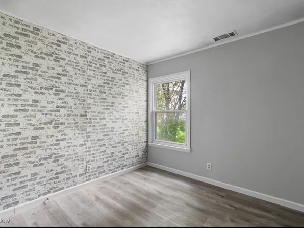 2511 Royal County Down Dr #D, Uniontown, OH 44685