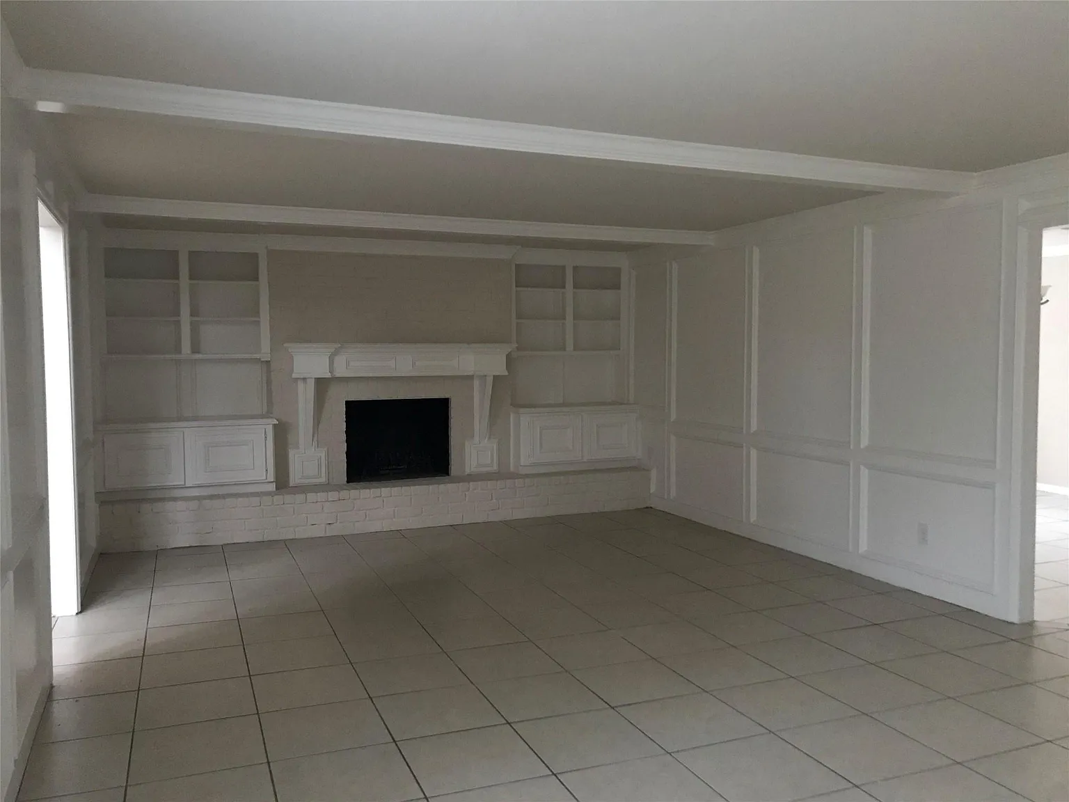 4 bed, 3.5 bath, 3623 sqft, $2,400 — Photo 3