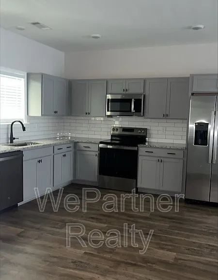 100 Crest Pointe — Photo 1