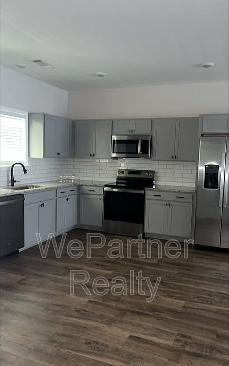 1st image of 100 Crest Pointe