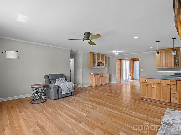 5th image of 1295 Parris Rd