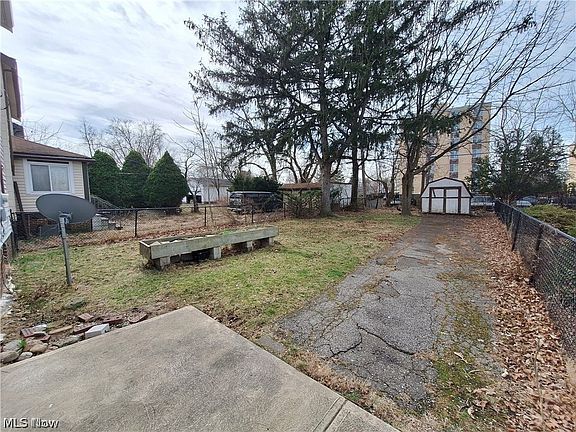 2nd image of 1018 E 169th St