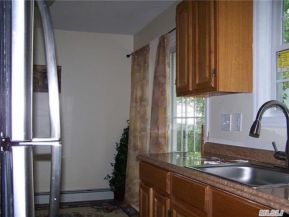4th image of 140 Park Ln