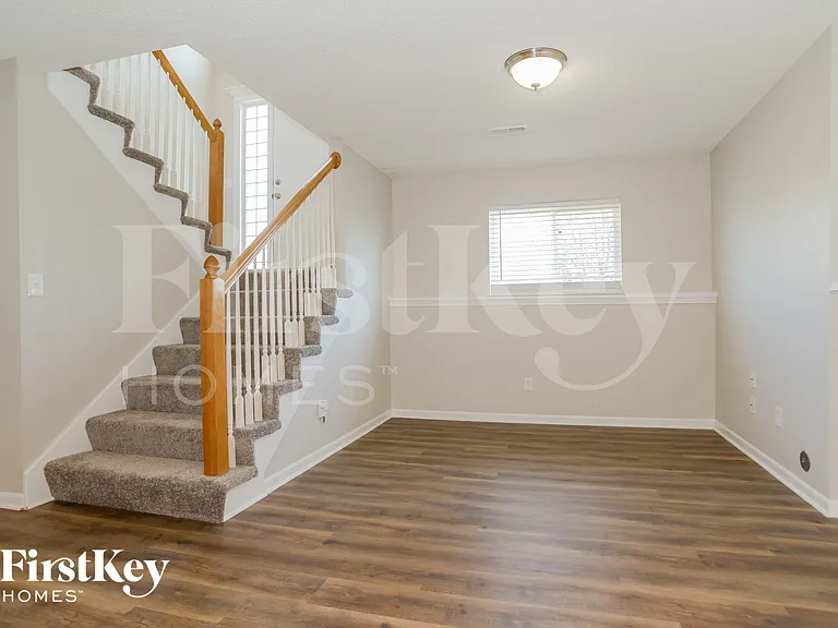 728 Corrington Dr — Photo 7