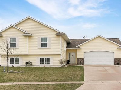 303 Cherry Park Dr NW, Cedar Rapids, IA, 52405