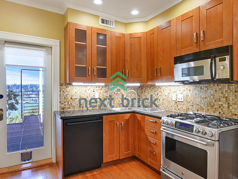 2913 Franklin Ave E #B — Photo 8