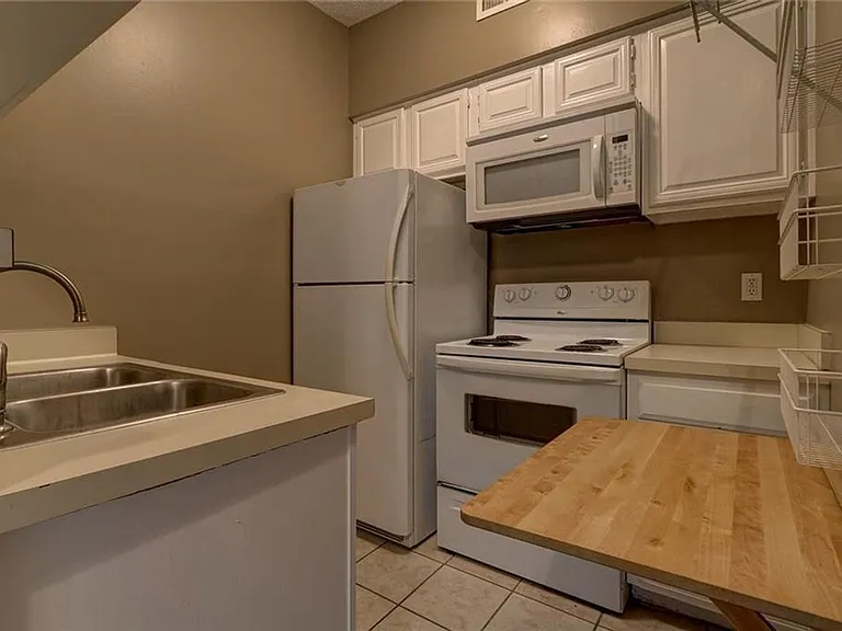 2714 Nueces St #203 — Photo 9