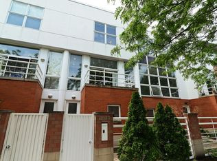 2930 N Paulina St, Chicago, IL 60657