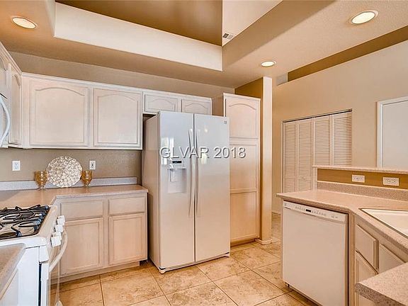 5th image of 202 Crown Imperial St