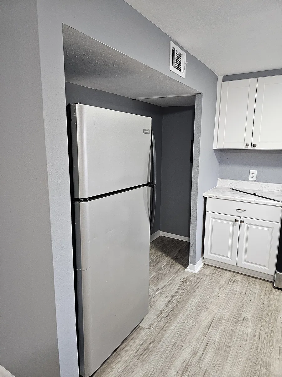 Building Photo - 5 Douglas Ln #11