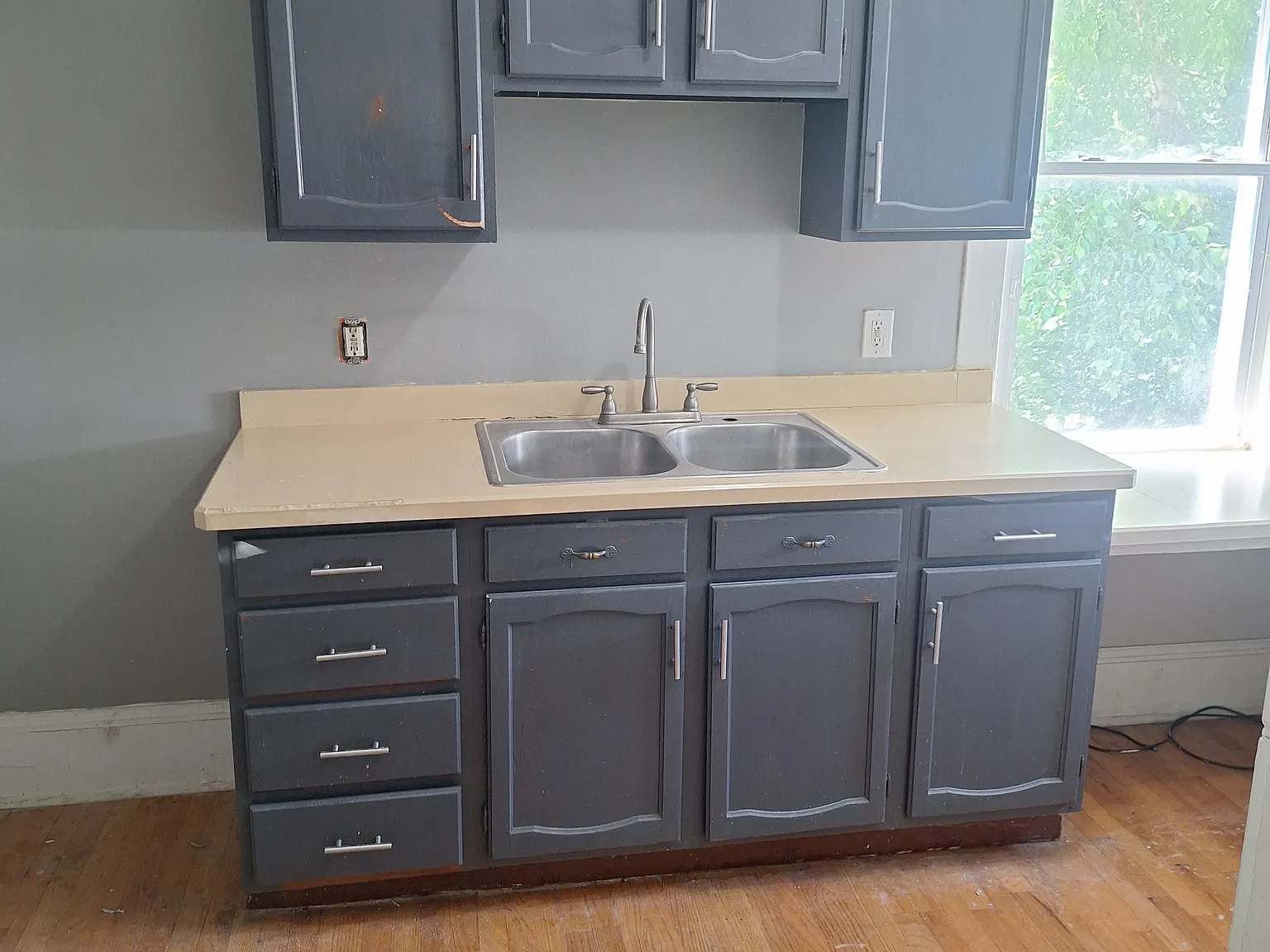 1 bed, 1100 sqft, $1,000 — Photo 4