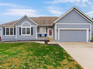 811 Stratford Dr, Raymore, MO 64083