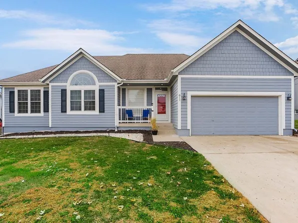 811 Stratford Dr, Raymore, MO 64083