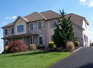 318 Pleasant View Dr, Douglassville, PA 19518