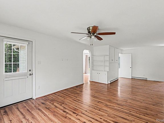 3rd image of 5380 Center St