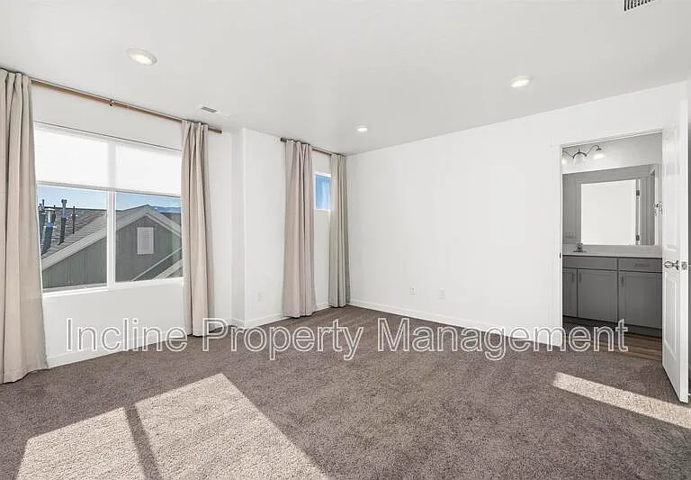 1113 E Yard Row — Photo 4