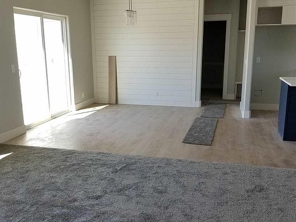 3rd image of 270 Glacier Meadow Way