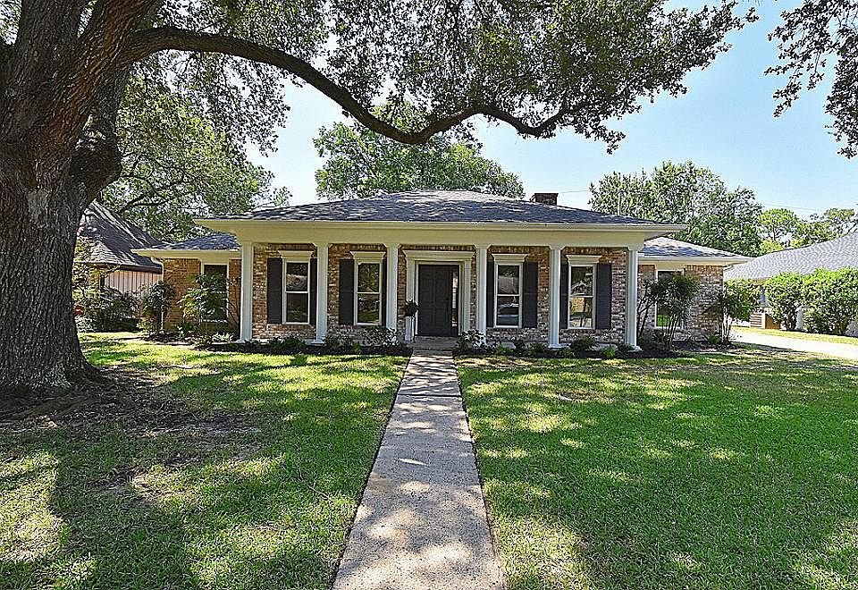 1st image of 2615 Pomeran Dr