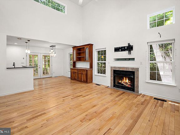 5th image of 10 Laurel Trl